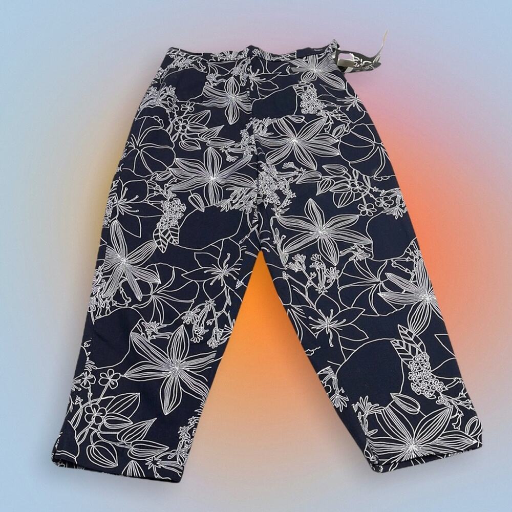 BRIGGS Women’s 8 Blue / White Floral Print Crop Pant
